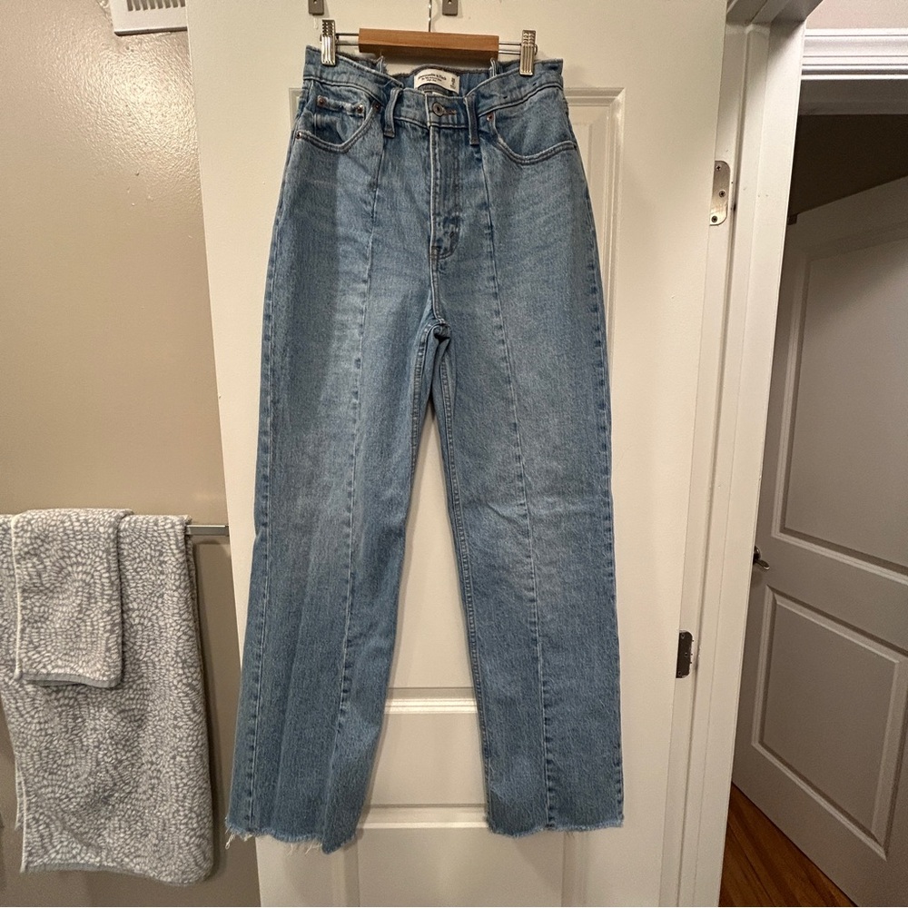 Abercrombie & Fitch Curve Love High Rise 90s Relaxed Jean in Medium Wash